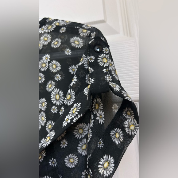 Suzy Shier Top - Picture 13 of 16